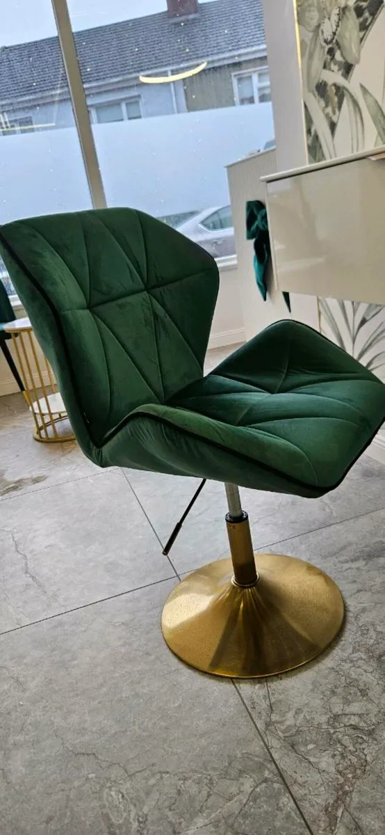 Salon equipment - Image 1