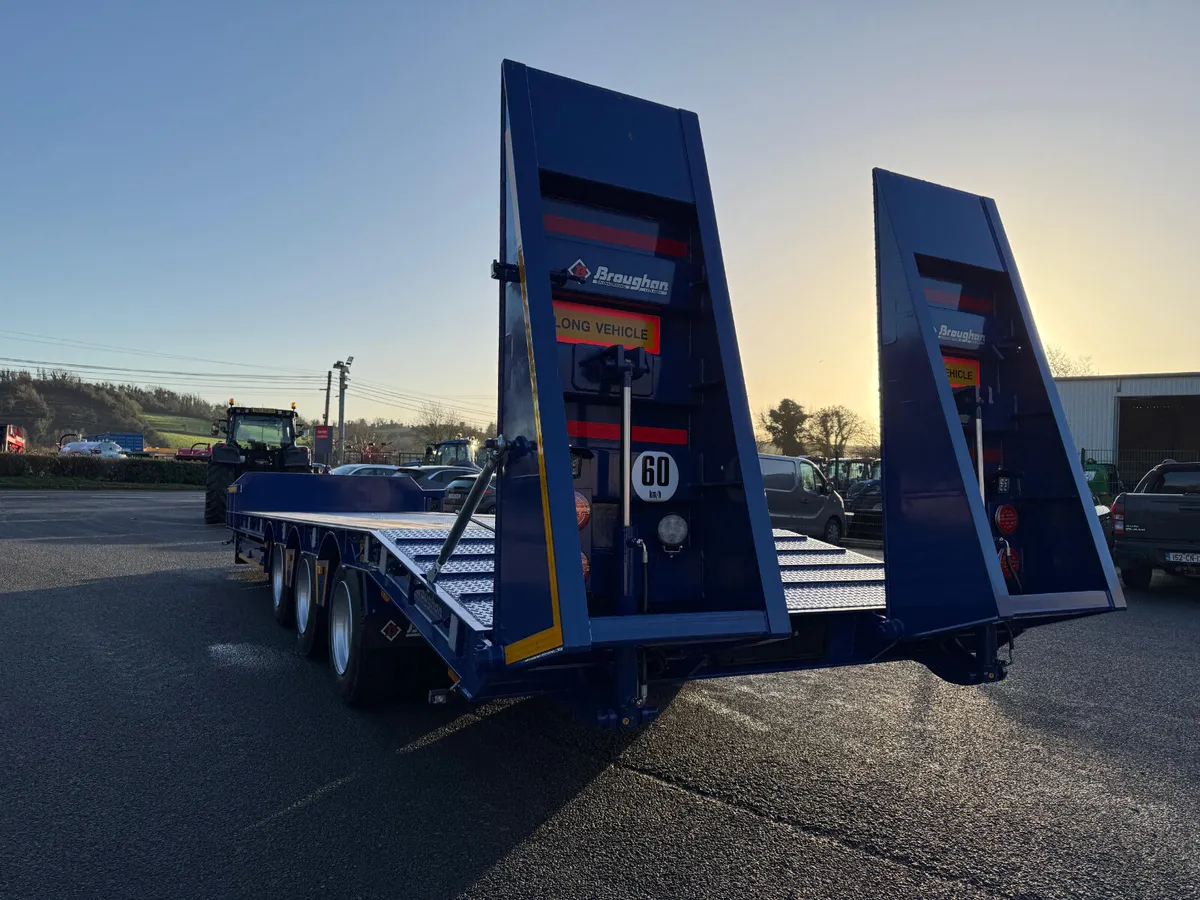 Broughan 25 Tonne Tri-Axle Low Loader - Image 4