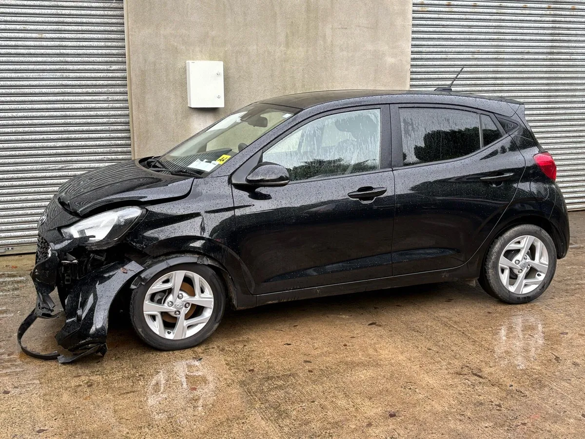 202 HYUNDAI  i10 - Image 2