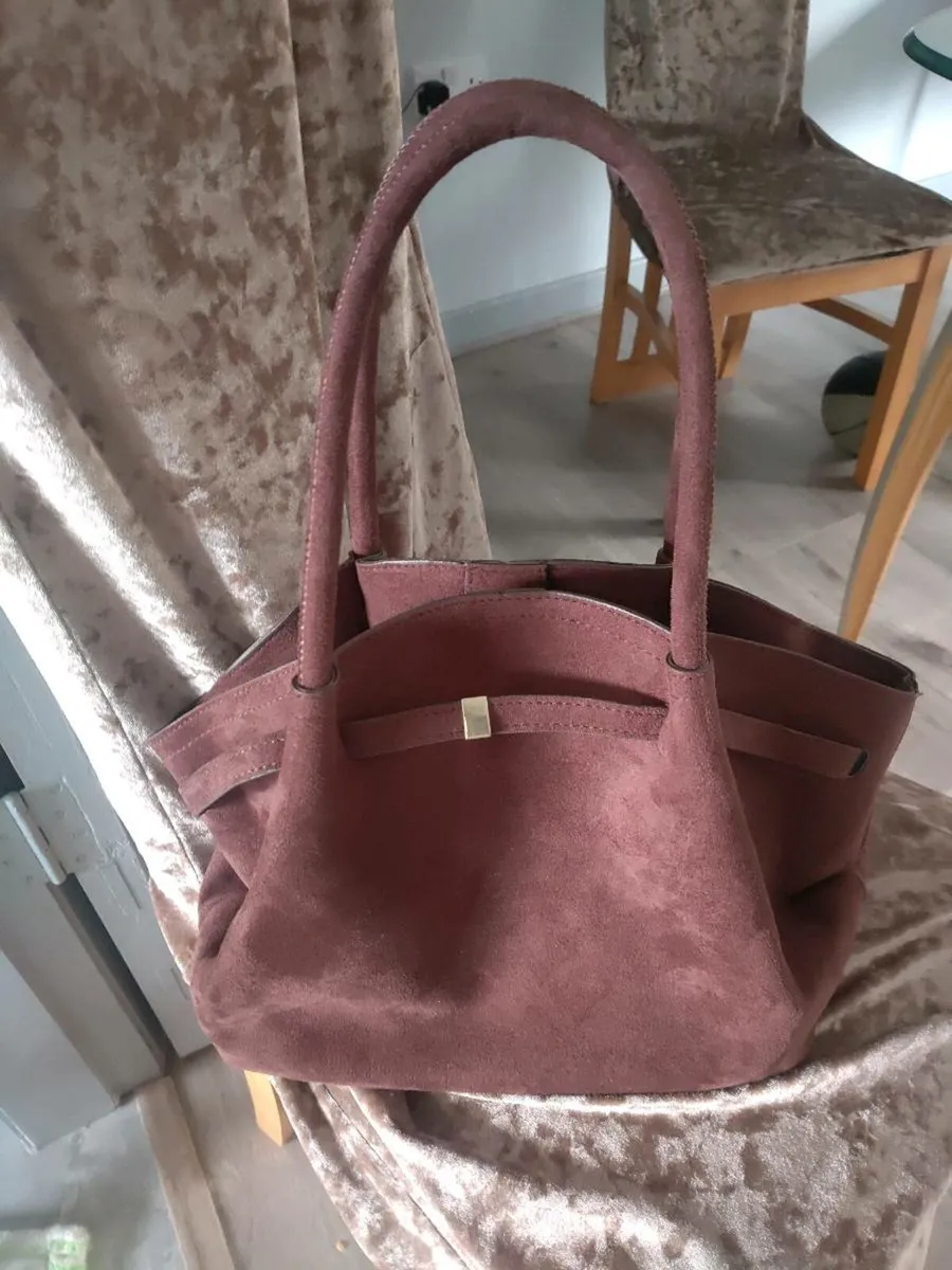 Dark brown chocolates suede looking new hand back - Image 3