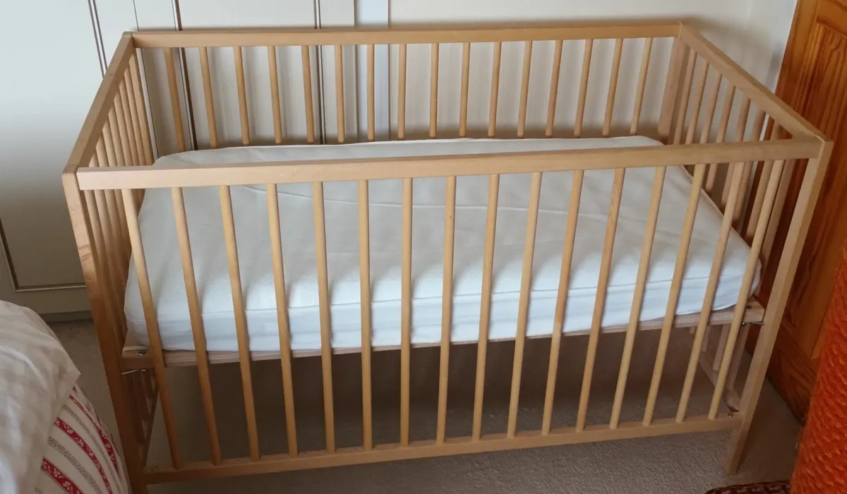 baby cot - Image 1