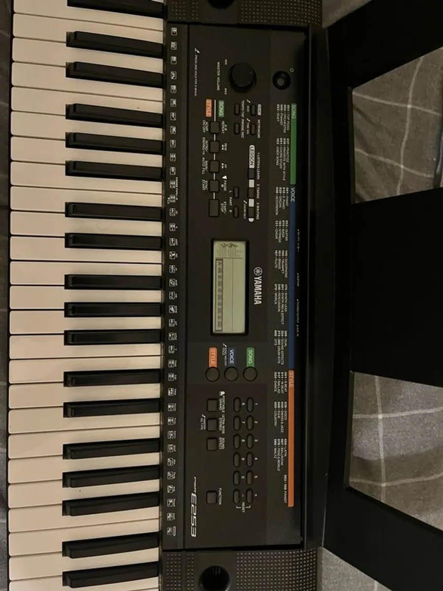Yamaha PSR-E253 Keyboard - Image 3