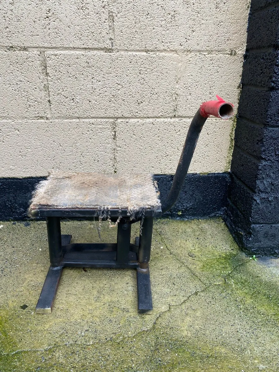 Bike stand - Image 1