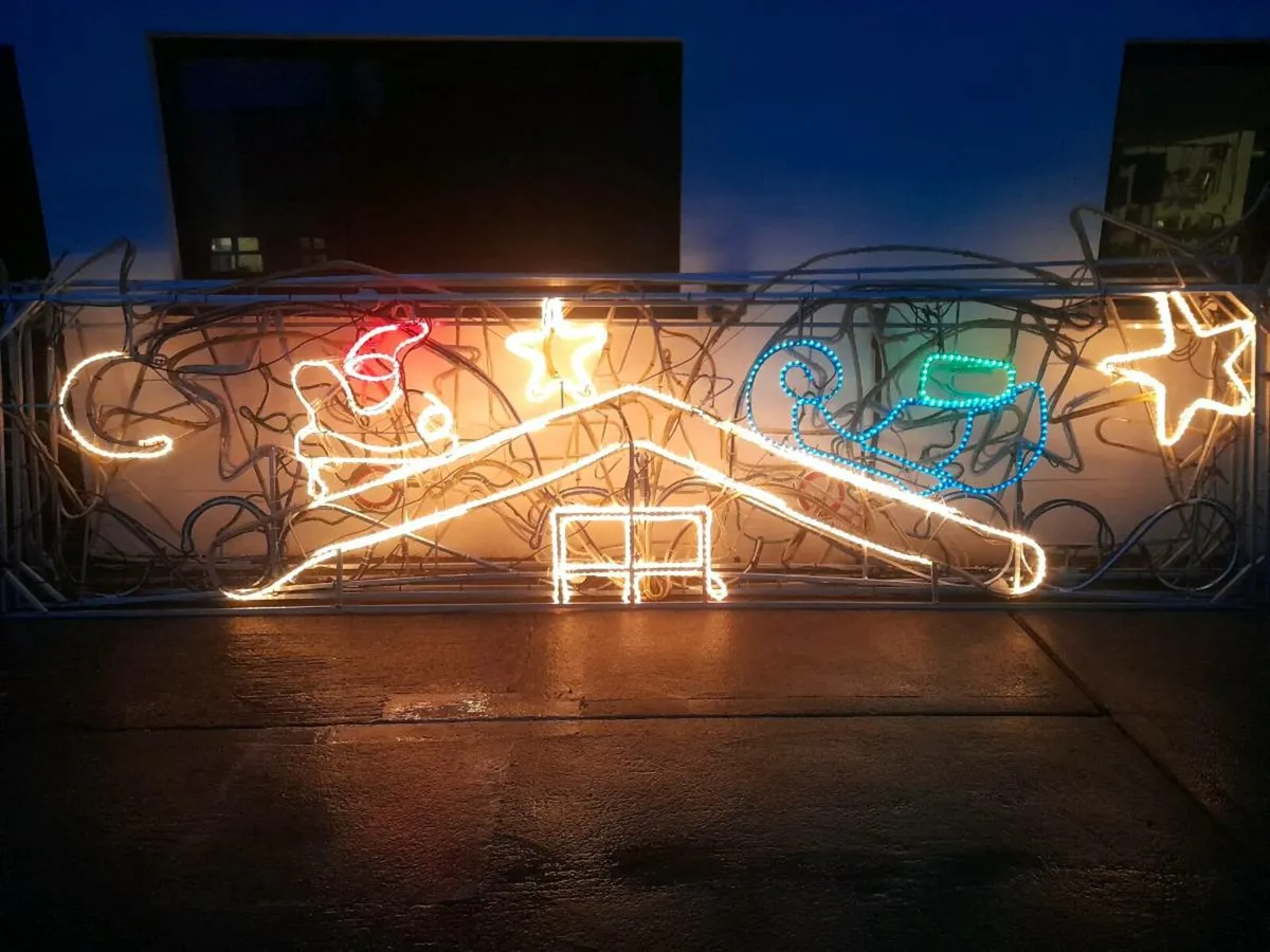 Outdoor Christmas lights - Image 1