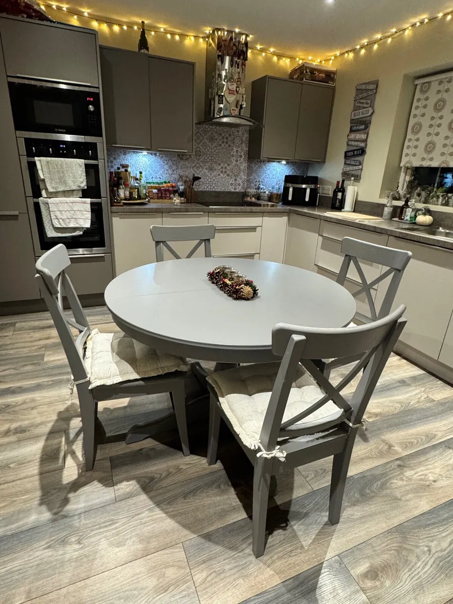 Dining Table and 4 chairs - Image 1