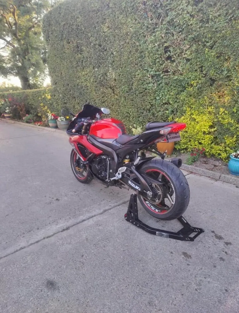 2011 Gsxr 600 - Image 2
