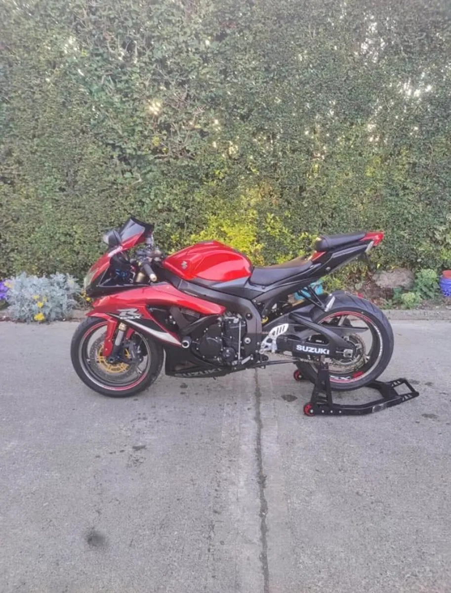 2011 Gsxr 600 - Image 3