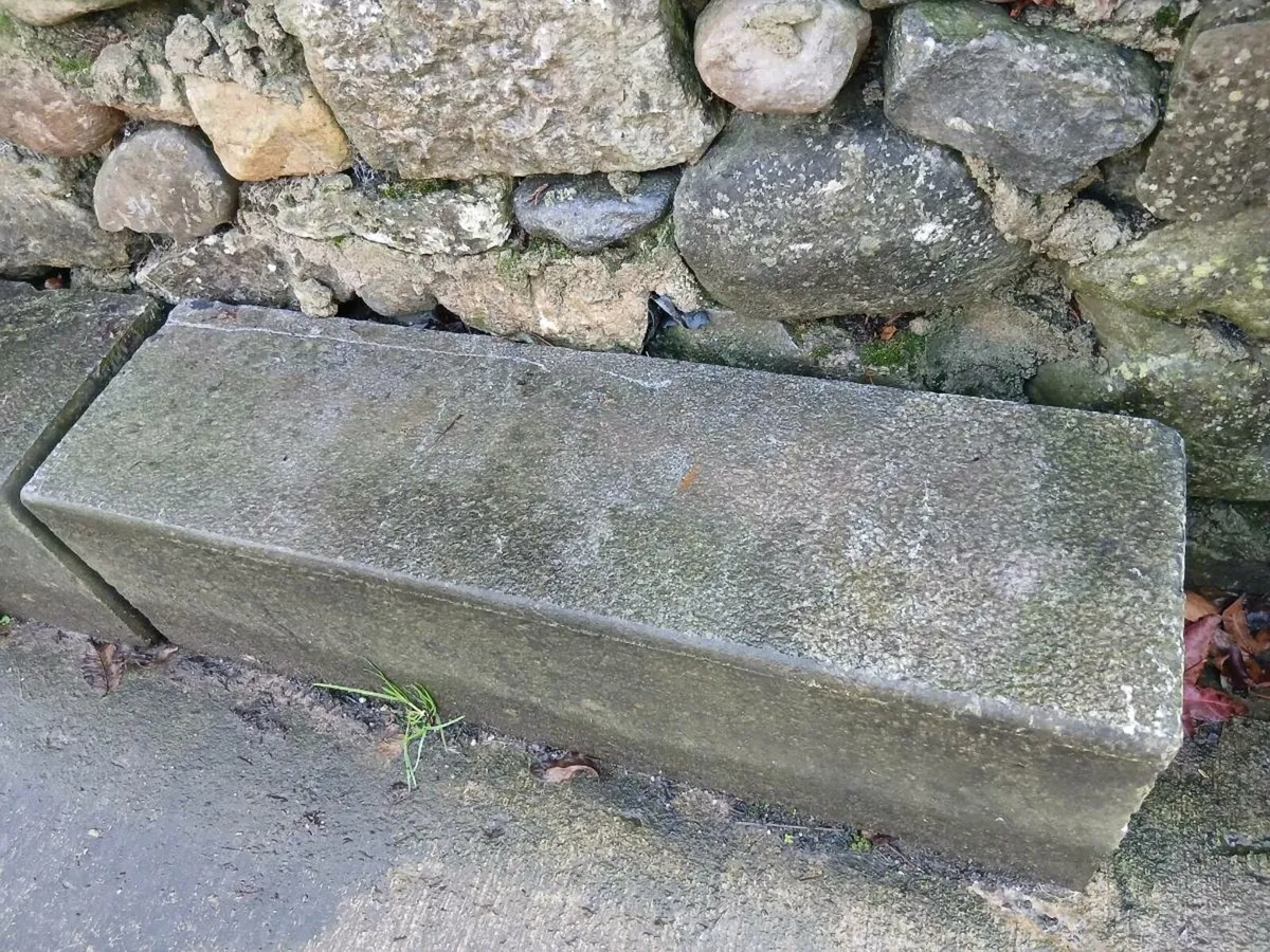 Cut stone.. - Image 1