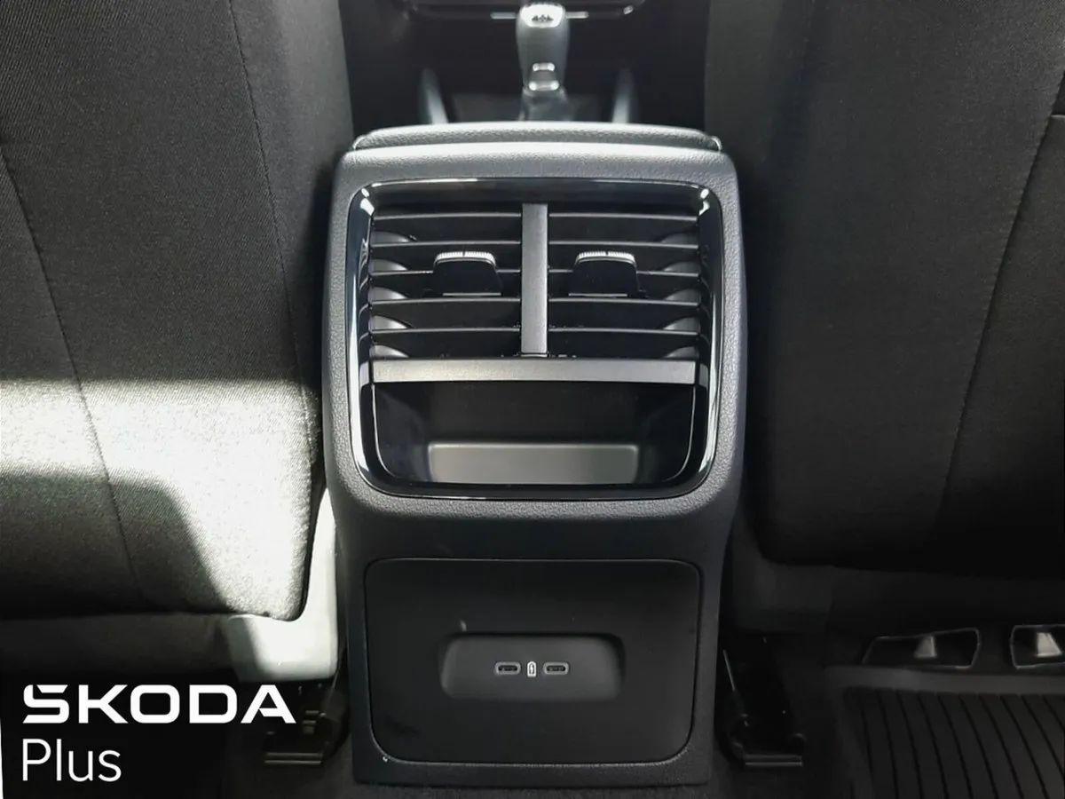 Skoda Octavia **DEMO MODEL** SEL  2.0TDI 115HP - Image 4