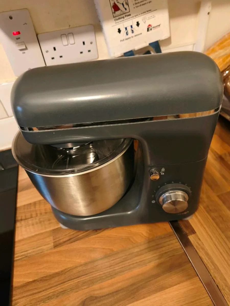 Standing mixer LIKE NEW! - Image 1