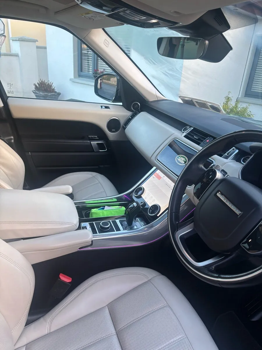 Range Rover Sport - Image 1