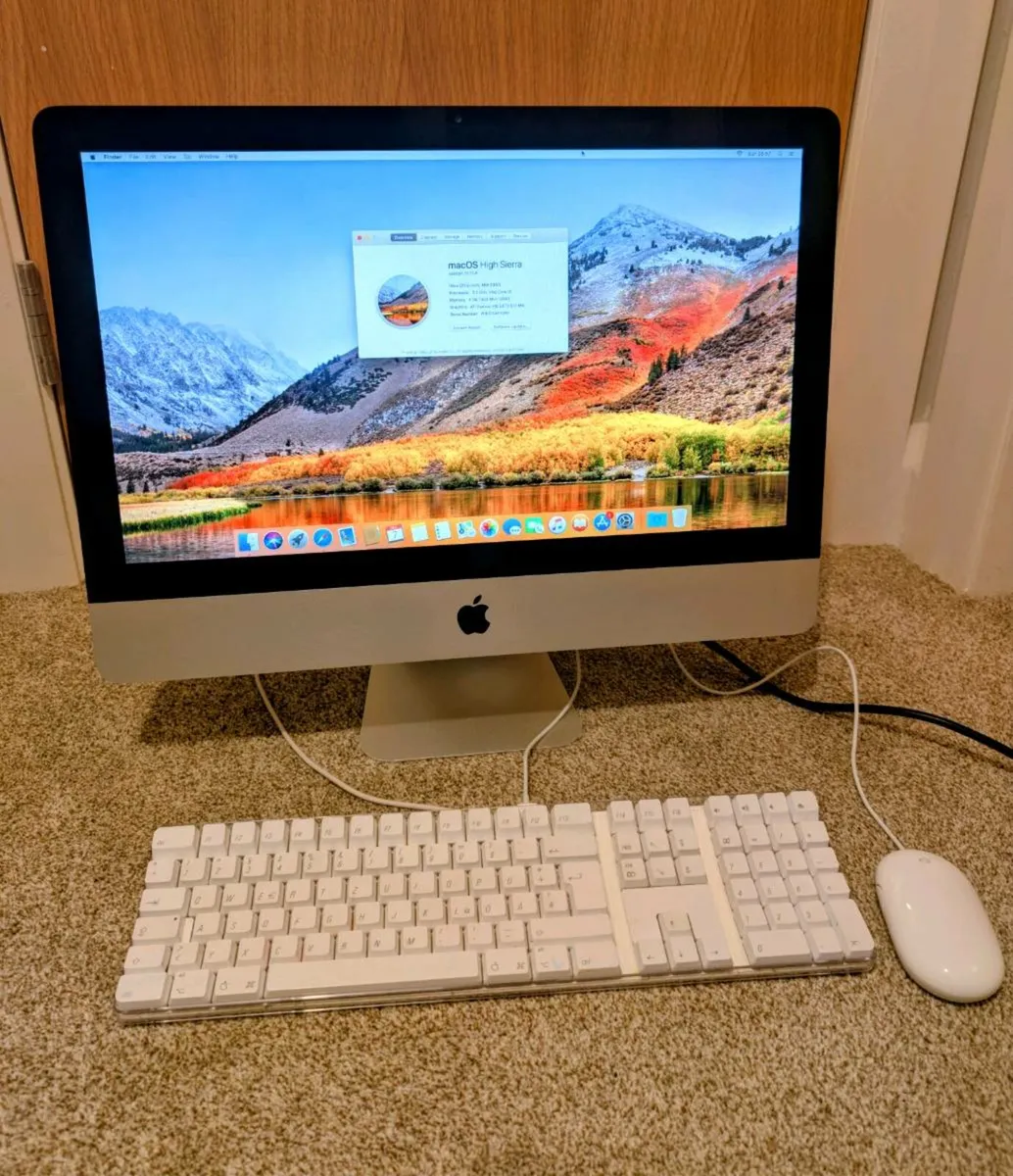 Apple iMac 21.5 inch Mid 2010 - Image 1