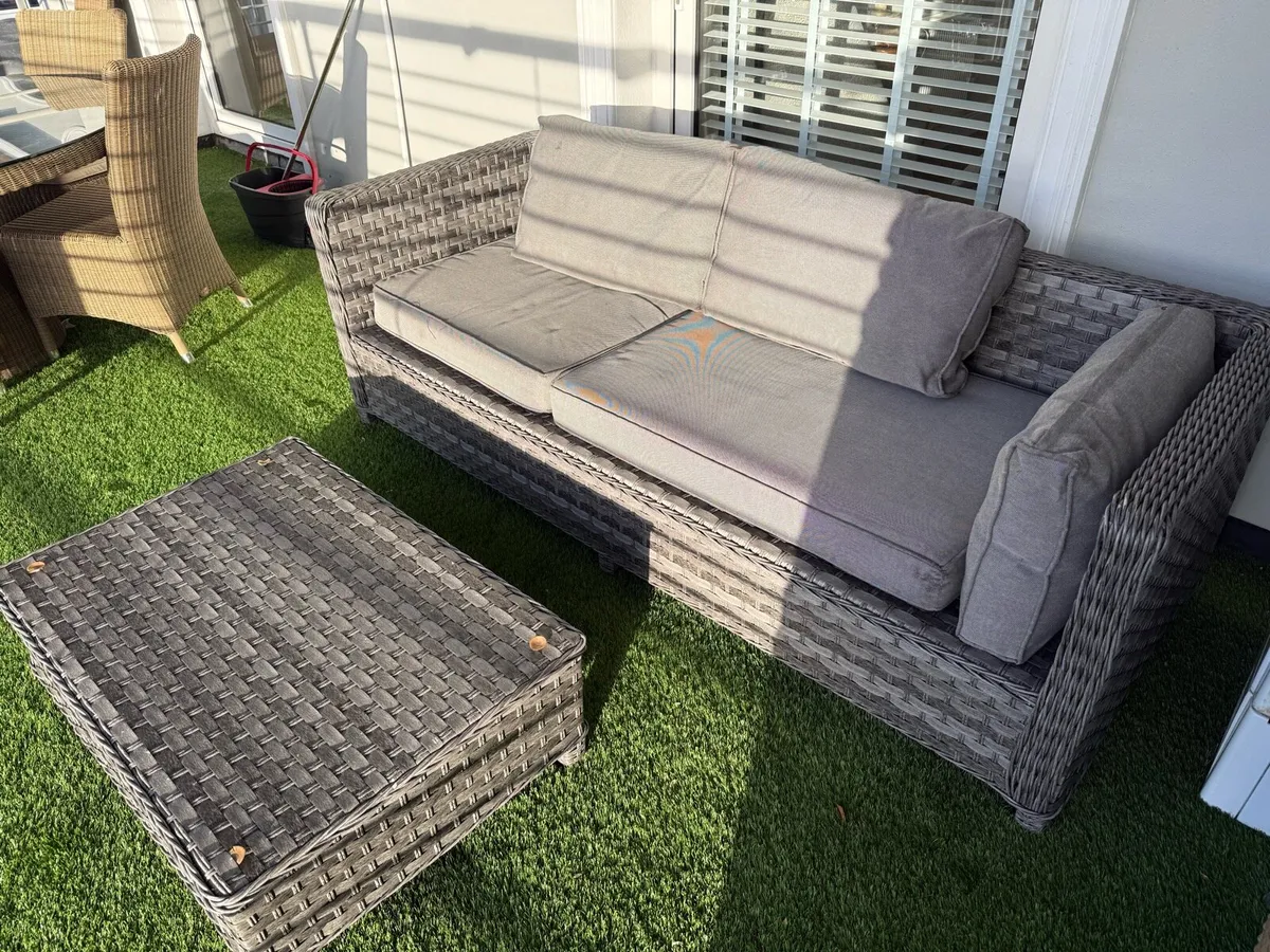 Outdoor sofa and table - Image 1