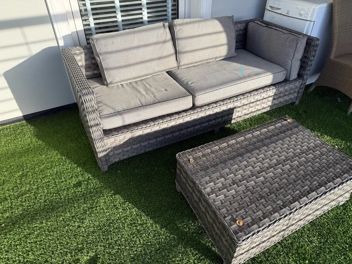 Outdoor sofa and table - Image 2