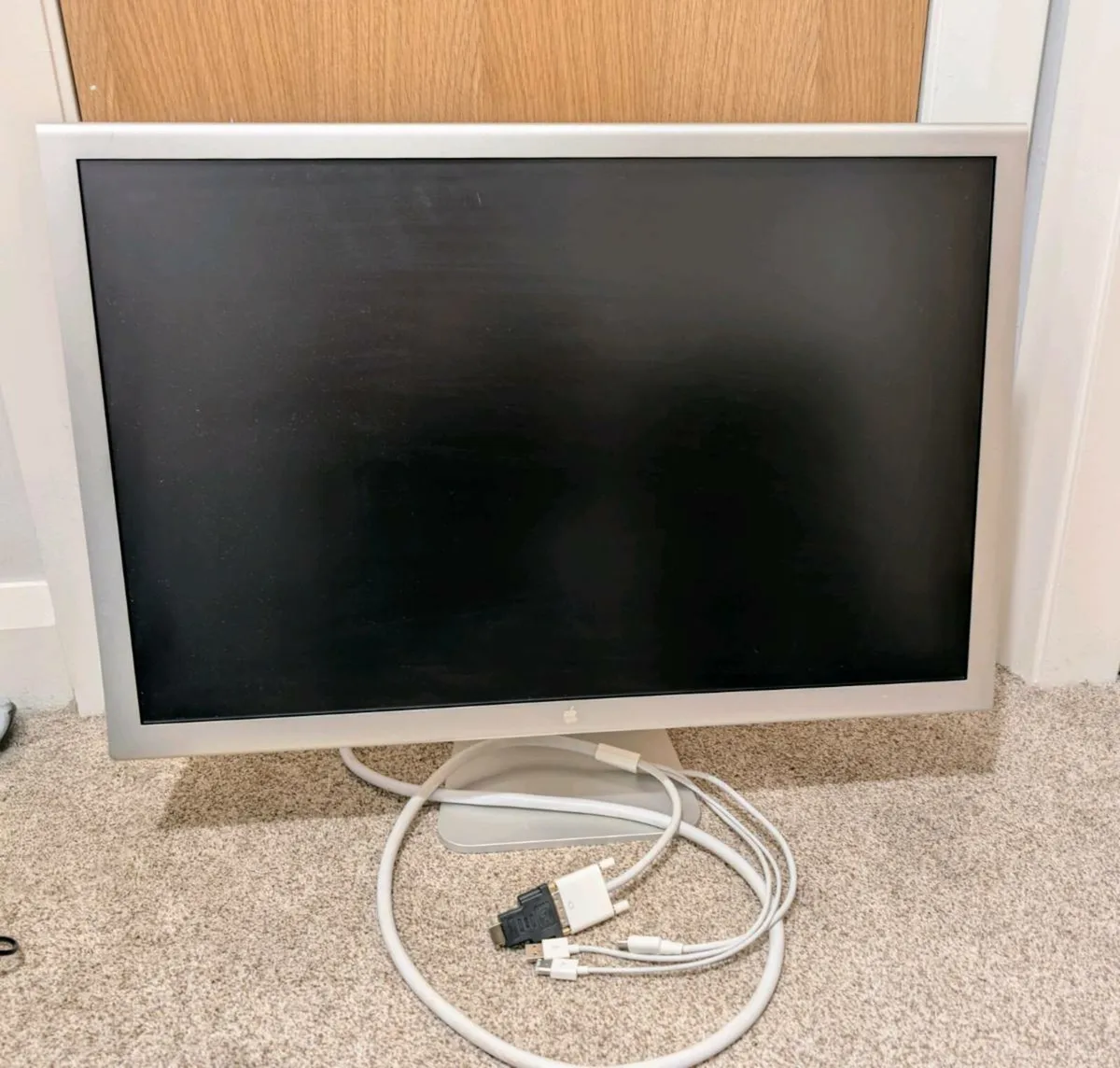 Apple Cinema Display 30 Inch - Image 2