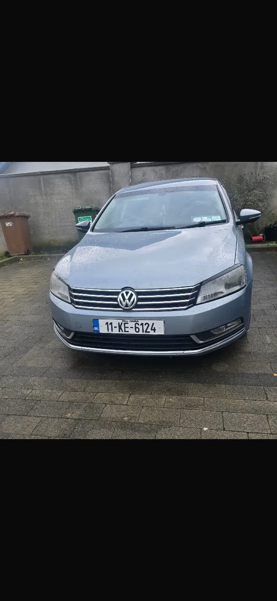 Volkswagen Passat 2011 - Image 2