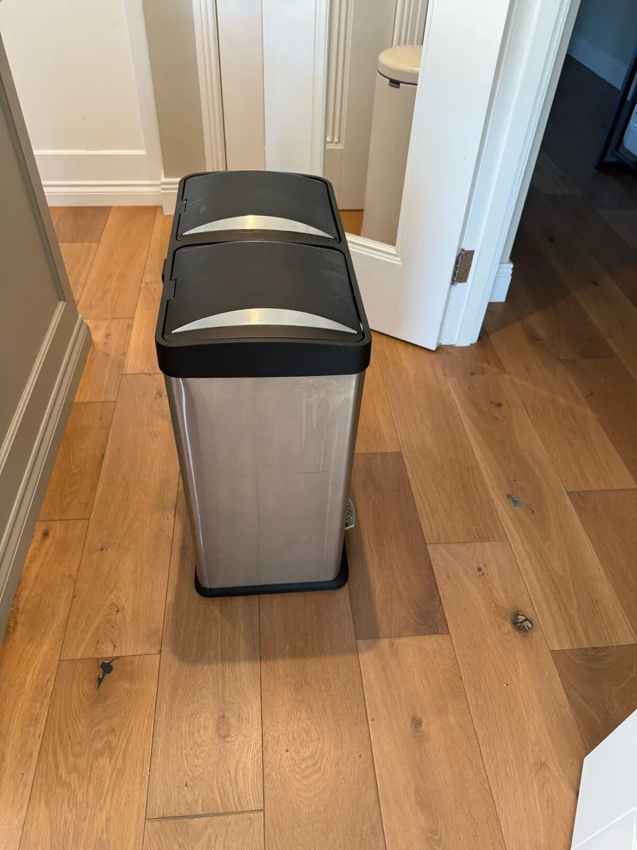 Large kitchen bin with 2 compartments - Image 1
