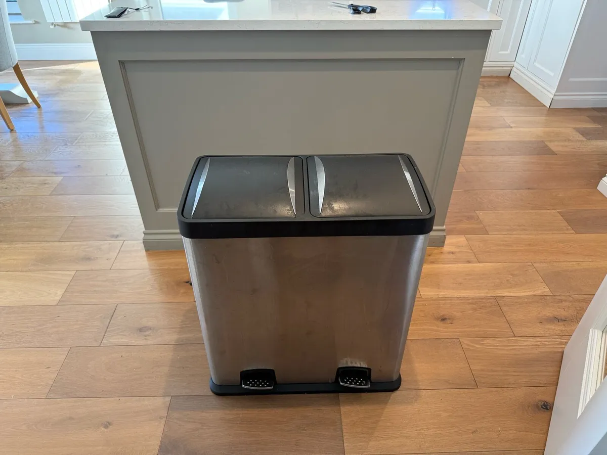 Large kitchen bin with 2 compartments - Image 4
