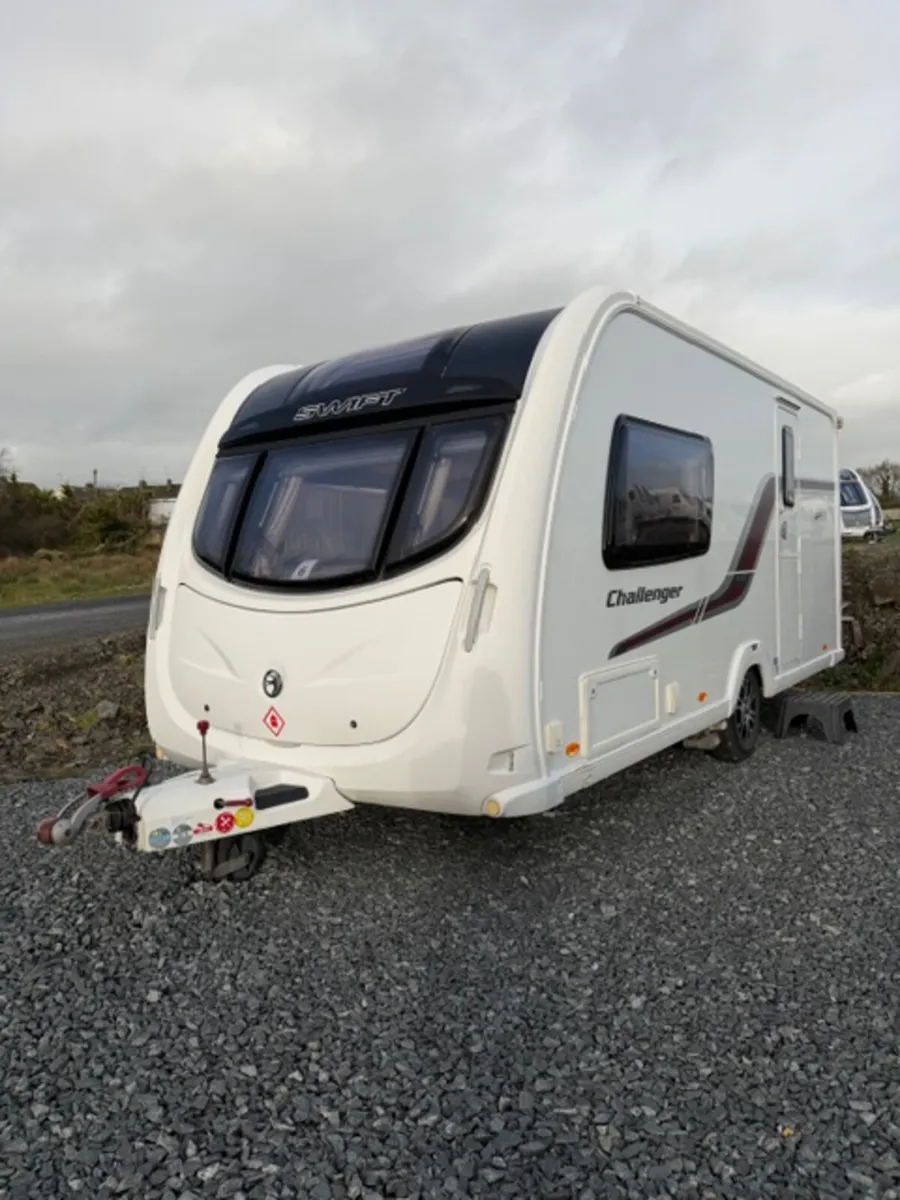 ✨2011 Swift Challenger 480 Caravan ✨ - Image 2