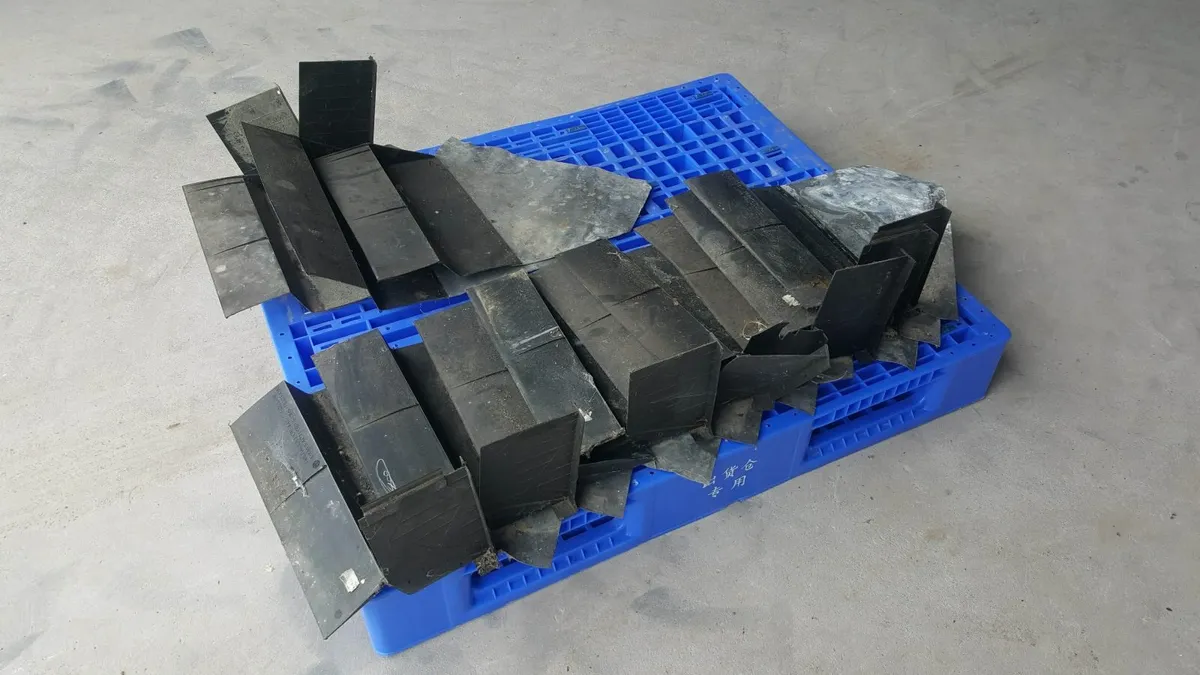 Qty 12… NEW Cavity Wall Lead Trays Type G Cavitray - Image 1