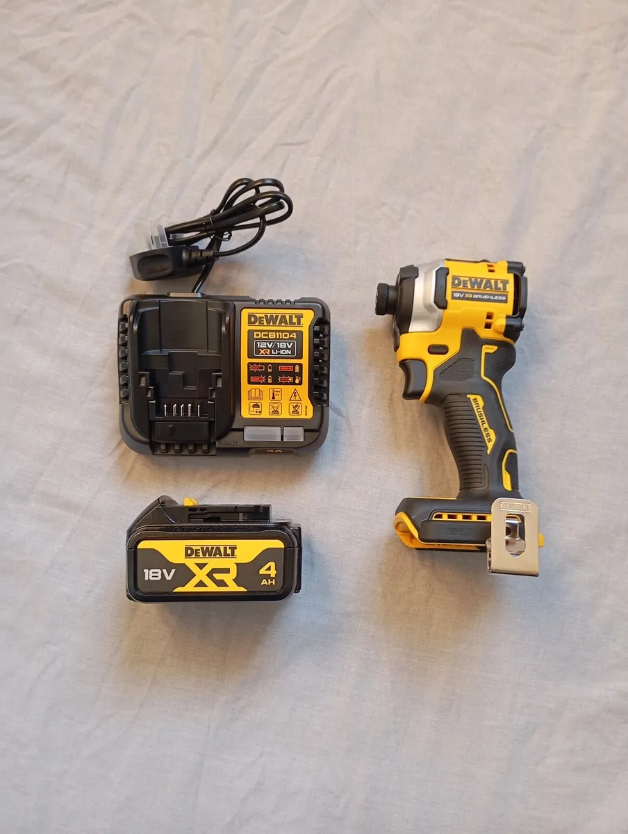 DeWalt dcf850 Impact Driver Set - Image 2