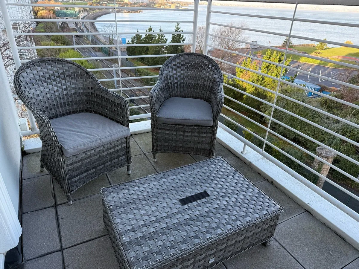 2 Outdoor chairs, cushions and coffee table - Image 2
