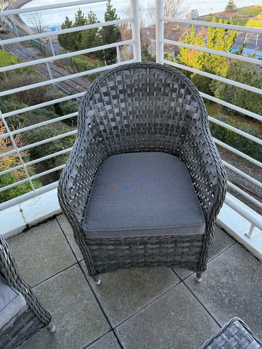 2 Outdoor chairs, cushions and coffee table - Image 3