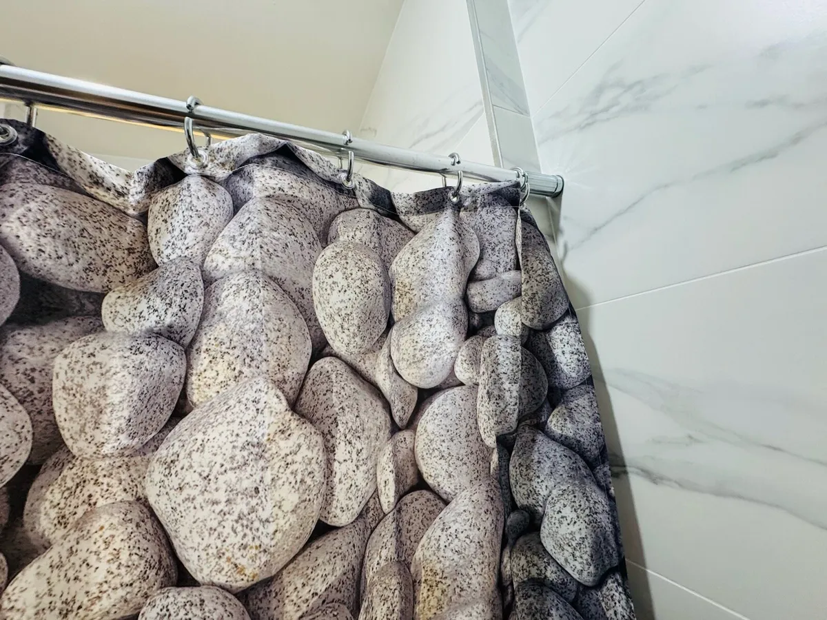 Shower curtain with extendable pole - Image 2