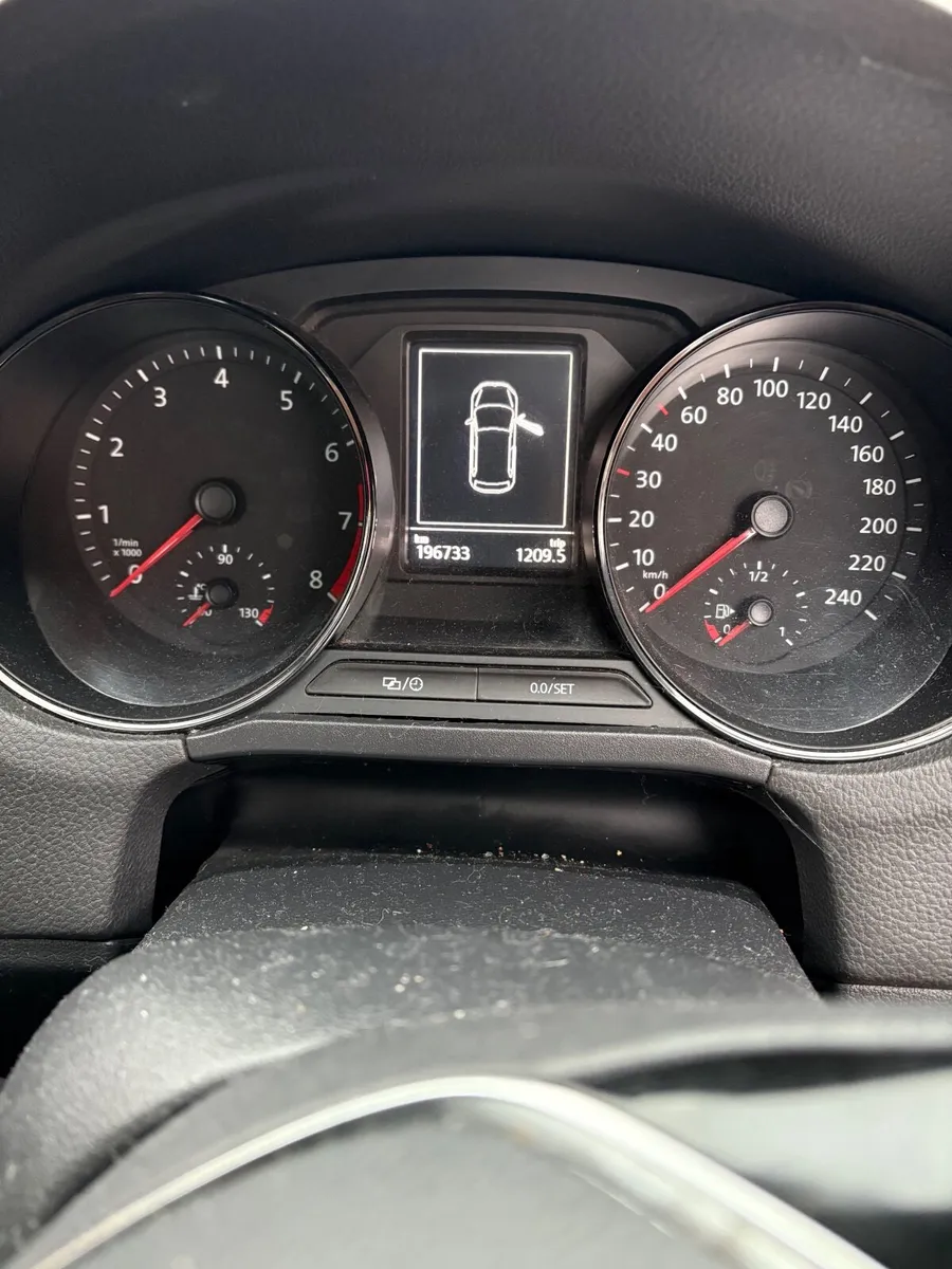 Volkswagen Polo 2016 - Image 2