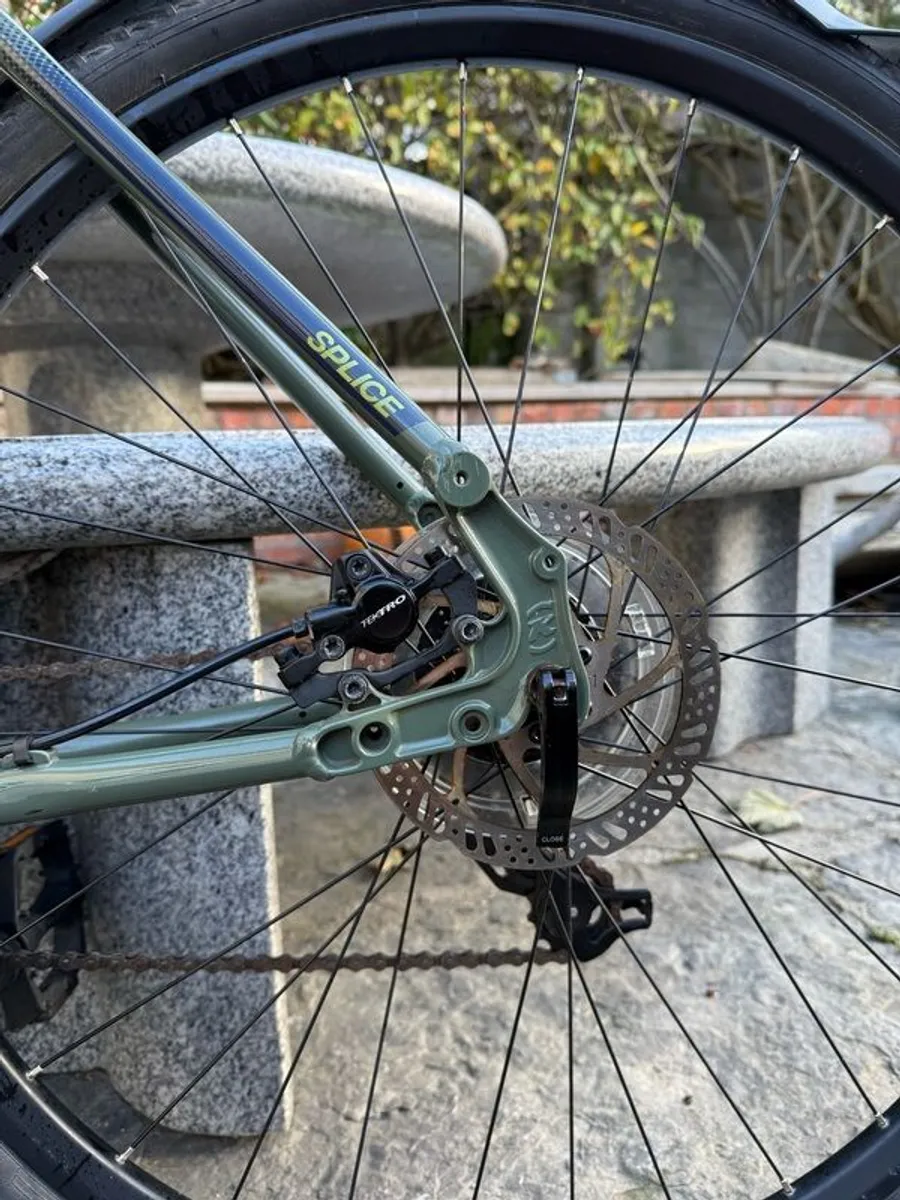 Bike Kona 24 gears (3x8) + Masterlock Heavy Duty U Lock with Looped-End Steel Cable + Lights Front and Back - Image 2