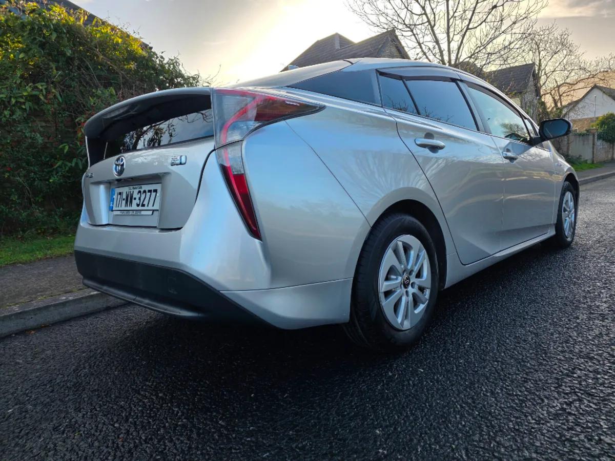 Toyota Prius ZVW51 5DR Auto - Image 3