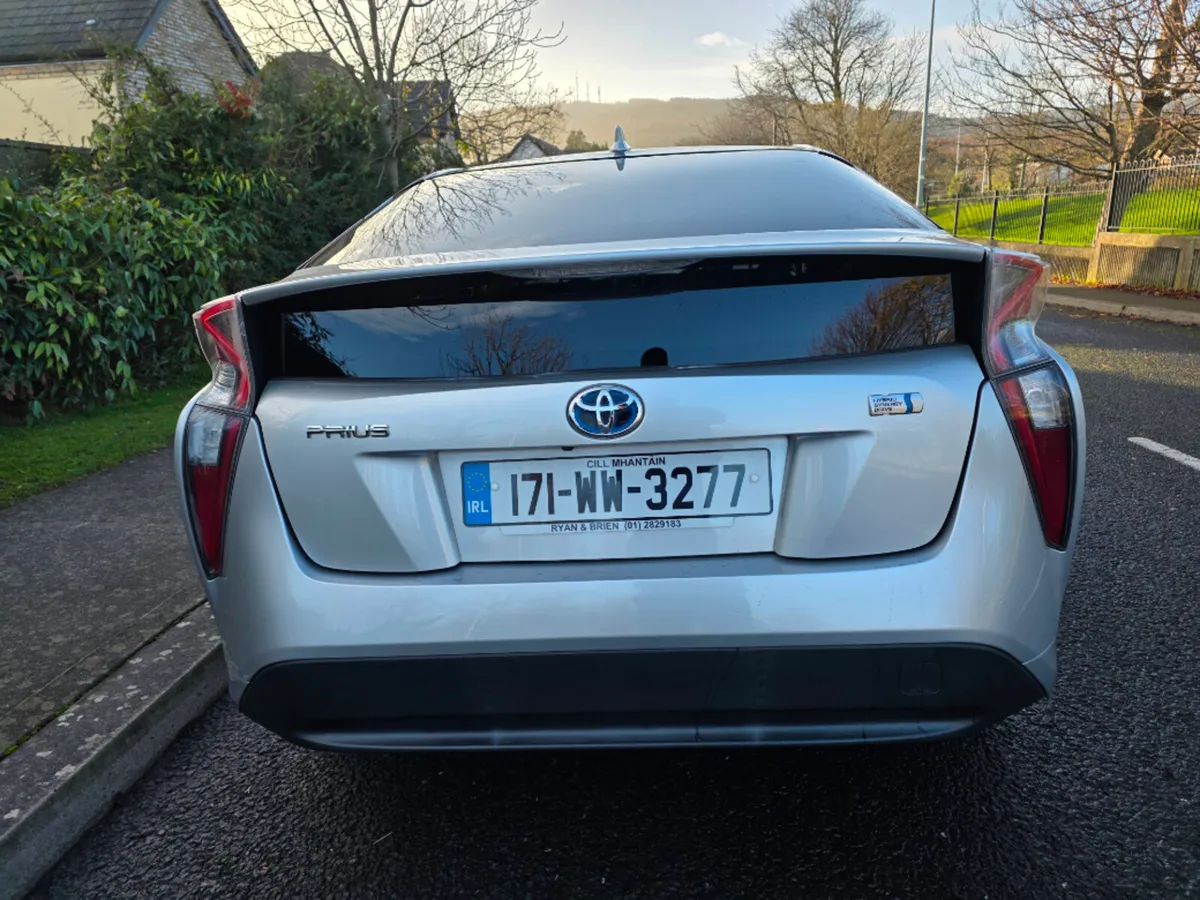 Toyota Prius ZVW51 5DR Auto - Image 4