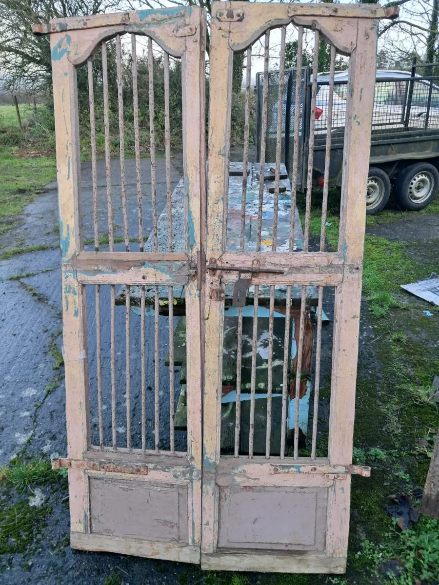 Pair of old iron and wood doors - Image 3