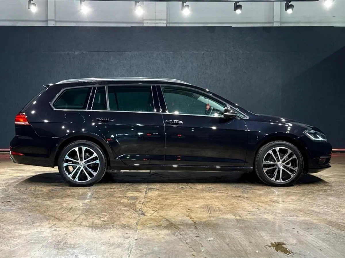 Volkswagen Golf ESTATE AUTOMATIC 1.2L TSI - REVERS - Image 3