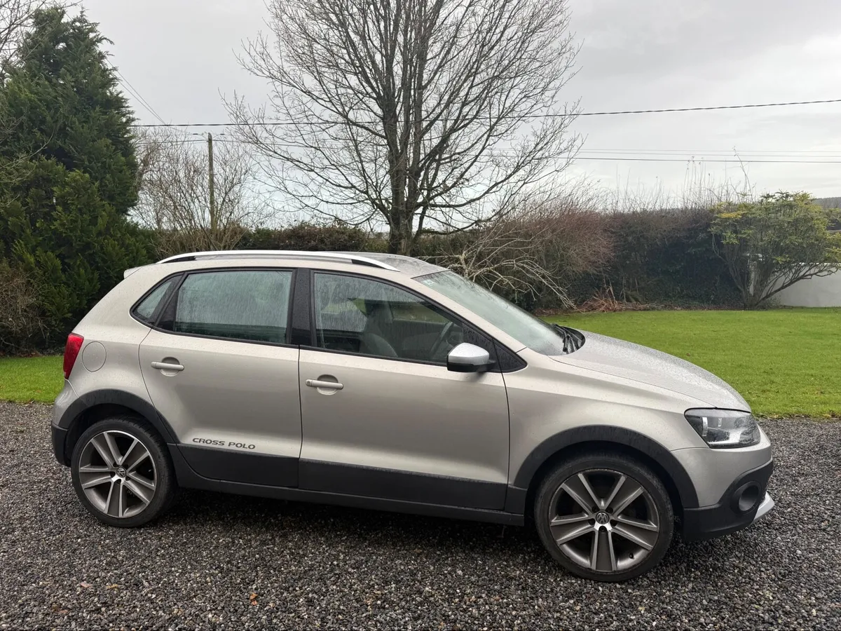 Volkswagen Cross Polo 2013 - Image 2