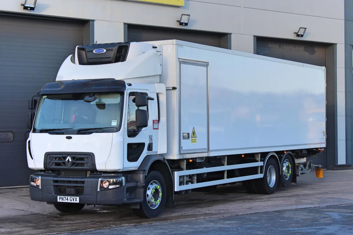 2025 (74) RENAULT 6X2 FRIDGE (EURO 6) - Image 1