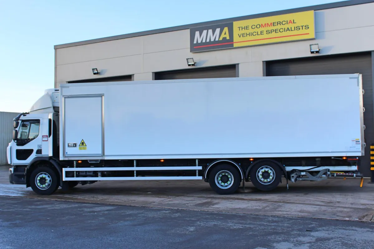 2025 (74) RENAULT 6X2 FRIDGE (EURO 6) - Image 4