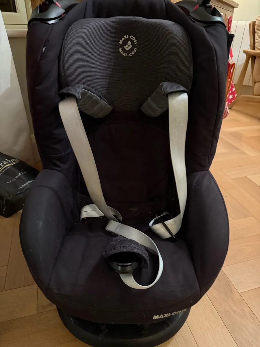 Maxi Cosy Car Seat - Image 1