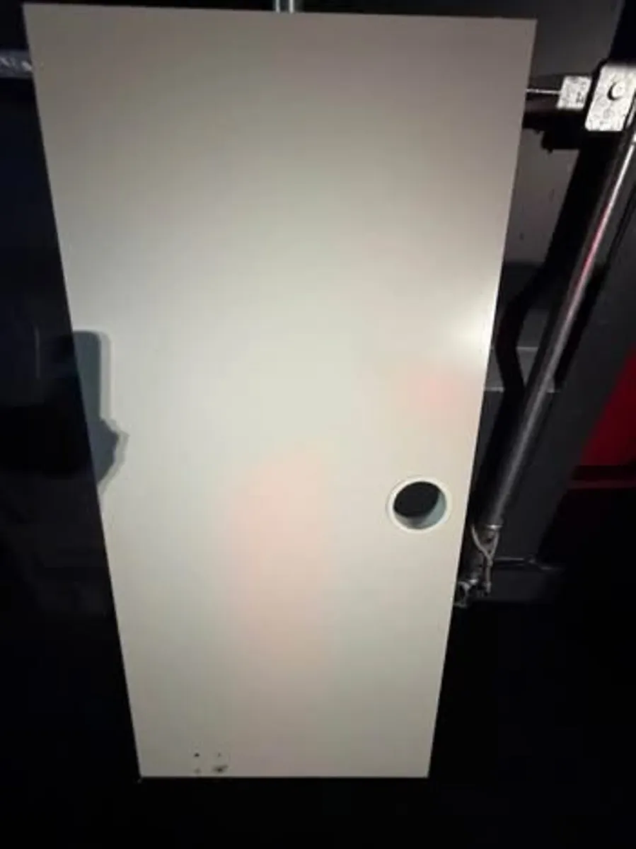 White desk - Image 2