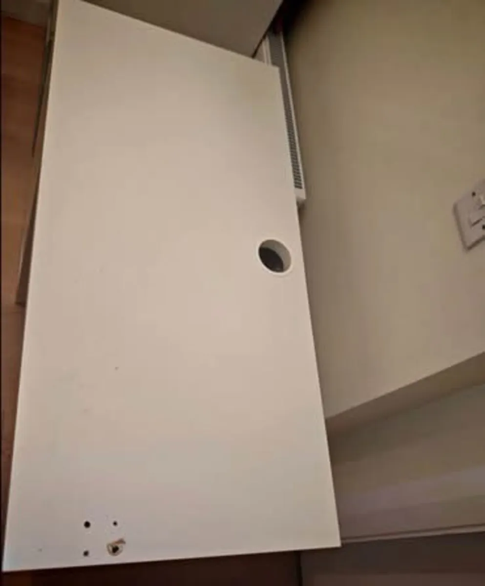 White desk - Image 4