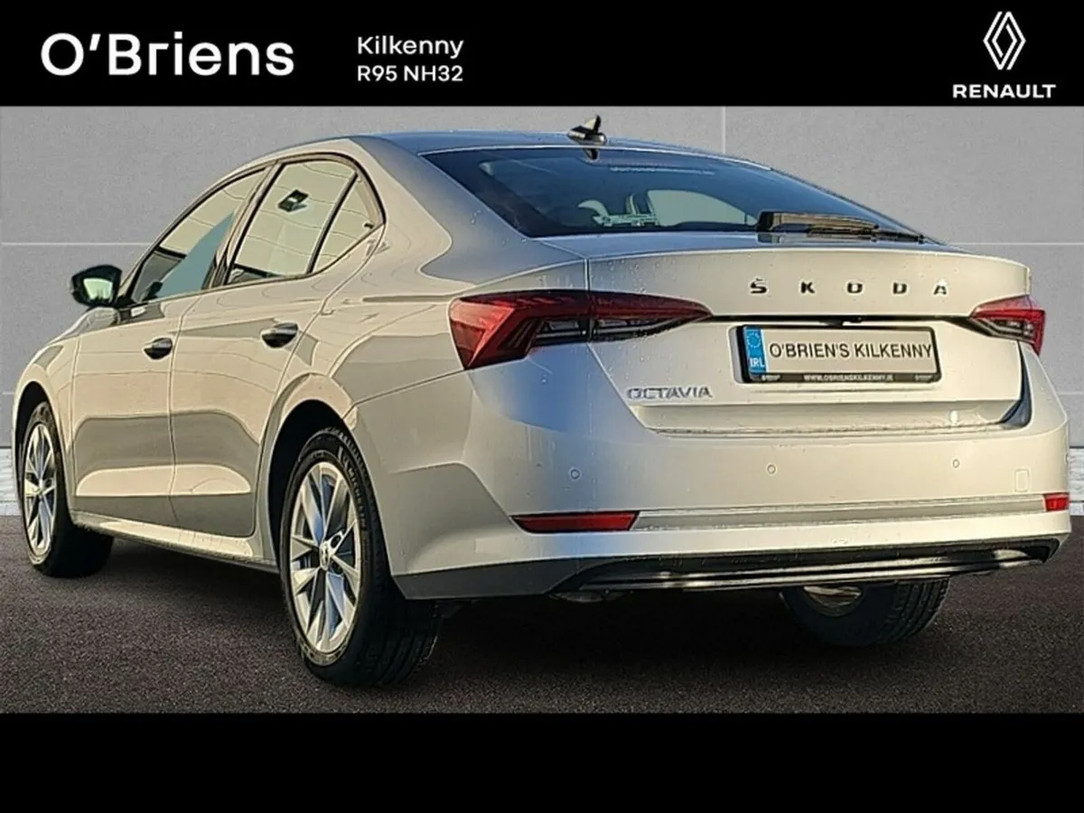 Skoda Octavia AMBITION 2.0 TDI 115 BHP 4DR *1 OWNE - Image 3