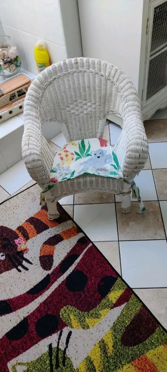 Child's wicker chair - Image 1
