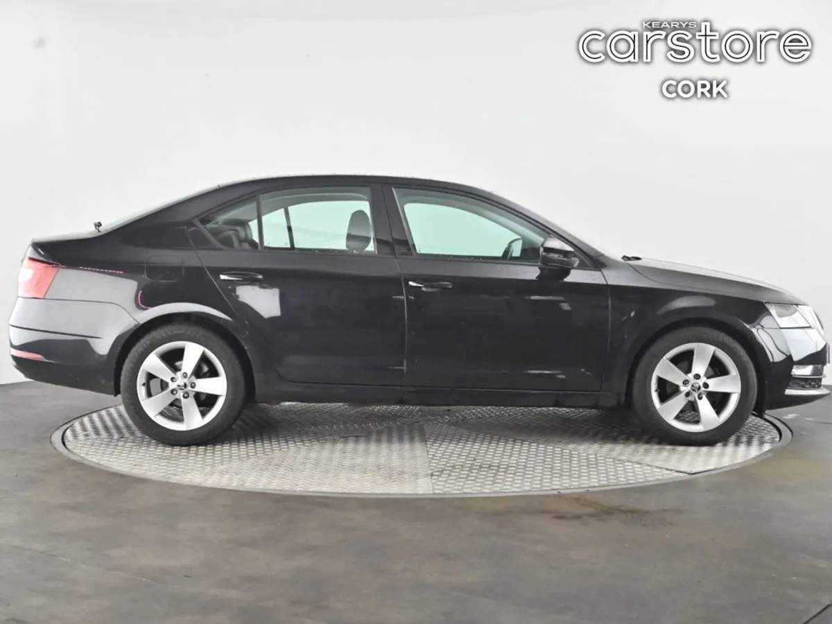 Skoda Octavia AMBITION 1.6TDI 115HP DSG - Image 2