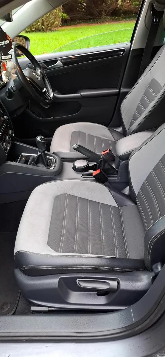 15 VW Jetta,  "MINT,    FSH,    NCT 7/26 - Image 2