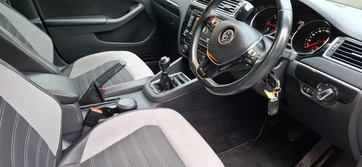 15 VW Jetta,  "MINT,    FSH,    NCT 7/26 - Image 3