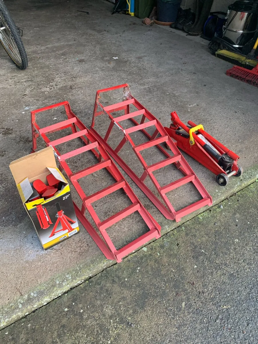 Car ramps and jacks