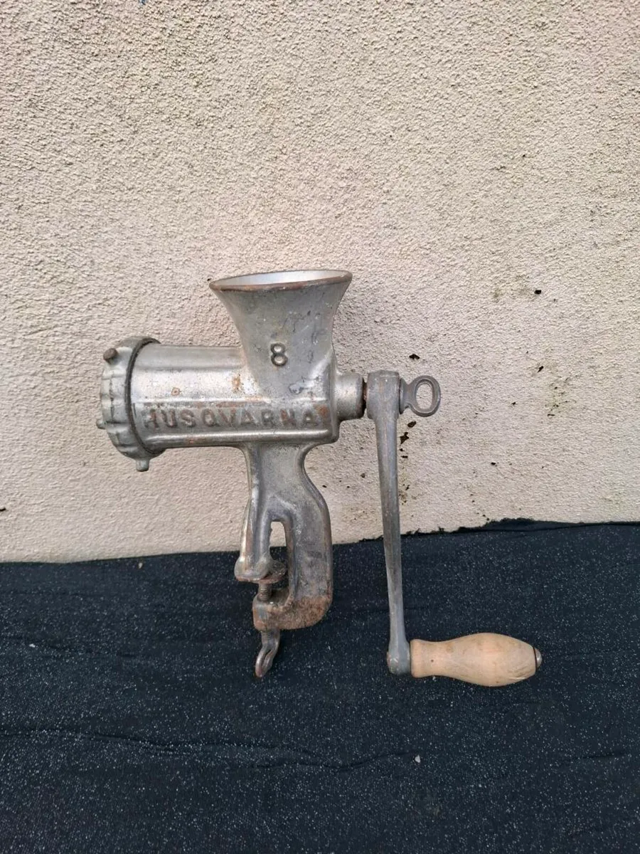 Size 8 meat grinder postage possible - Image 1