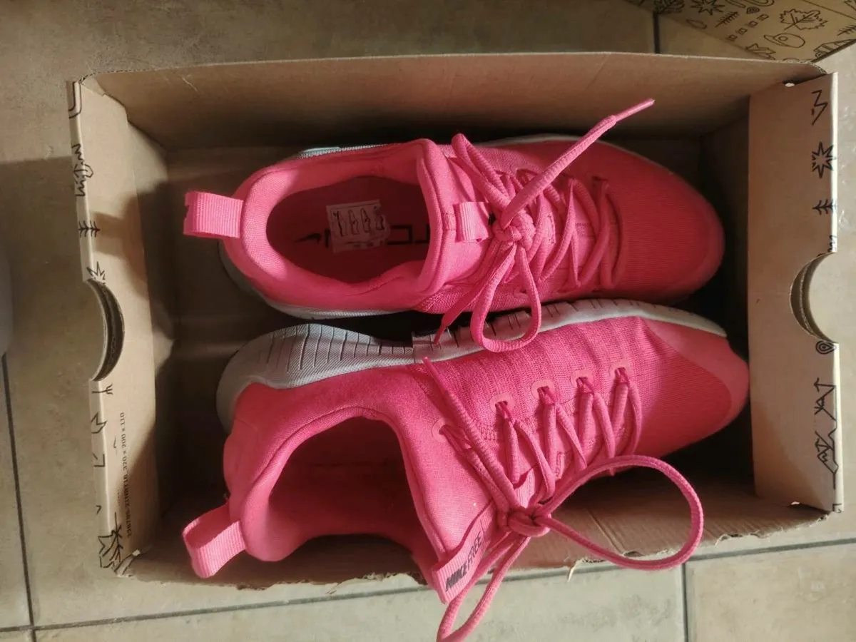 Nike free Metcon 6 size 6.5 - Image 4