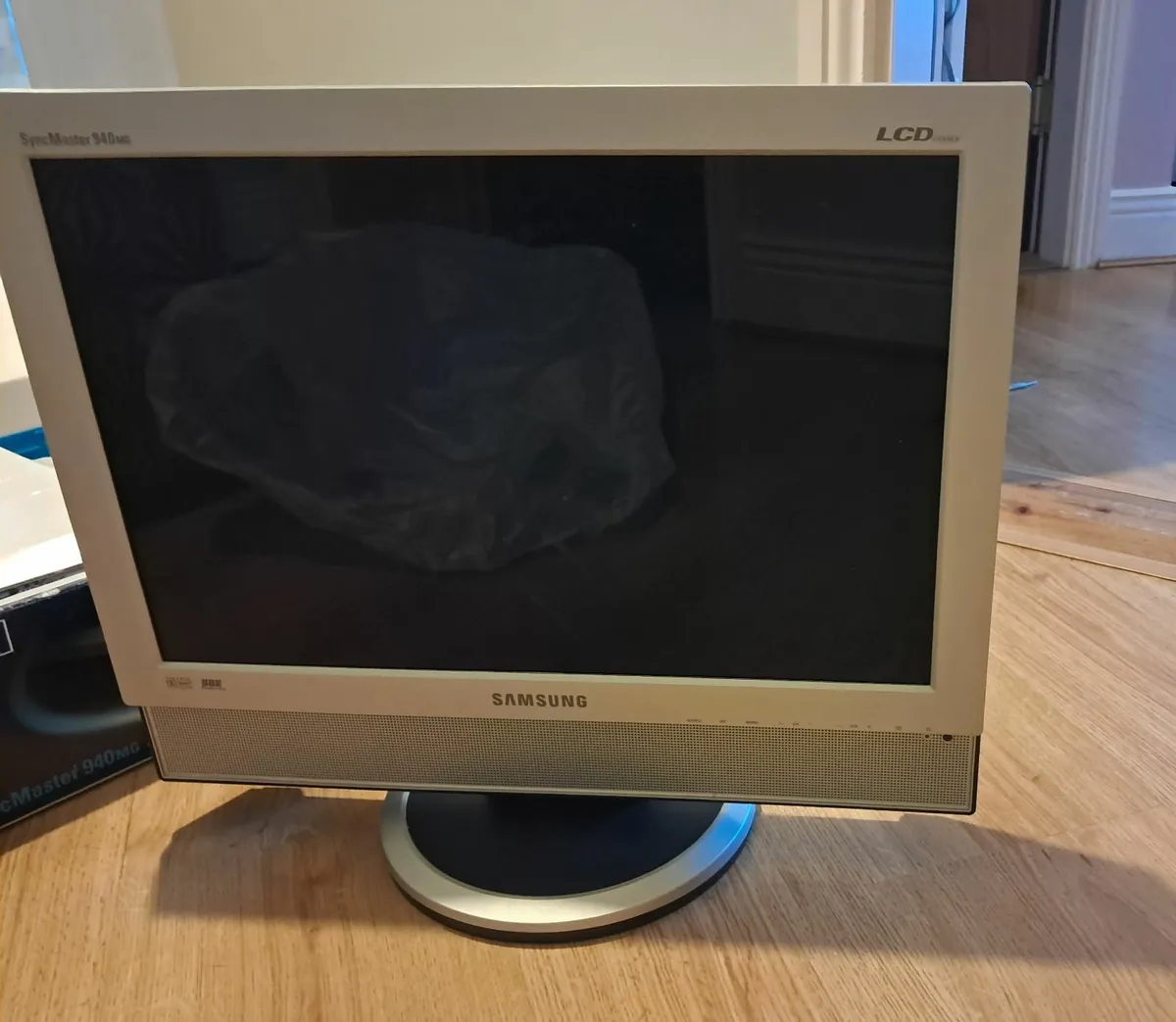 19" TV and monitor - Image 1