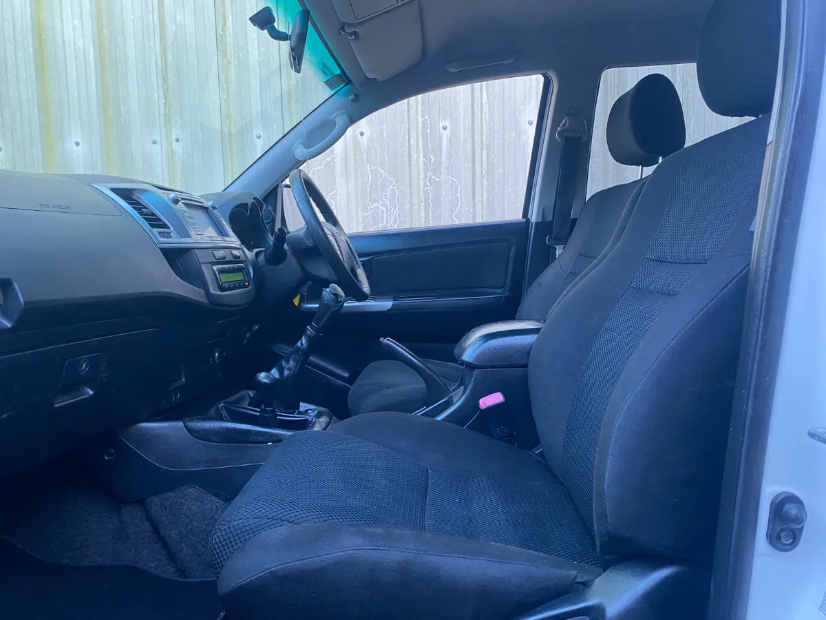 Toyota Hilux 2014//3.0 D4D INVINCIBLE/// - Image 4